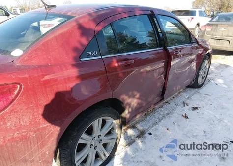 2013 Chrysler 200 Touring z USA, uszkodzony, nr VIN 1C3CCBBB0DN577137